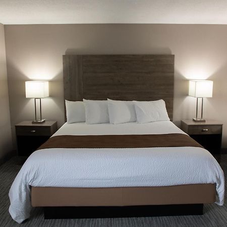 Lomira Inn And Suites المظهر الخارجي الصورة