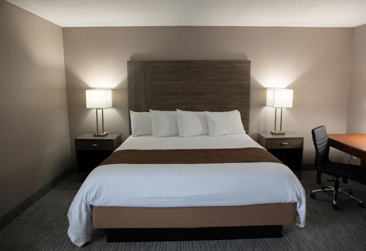 Lomira Inn And Suites المظهر الخارجي الصورة