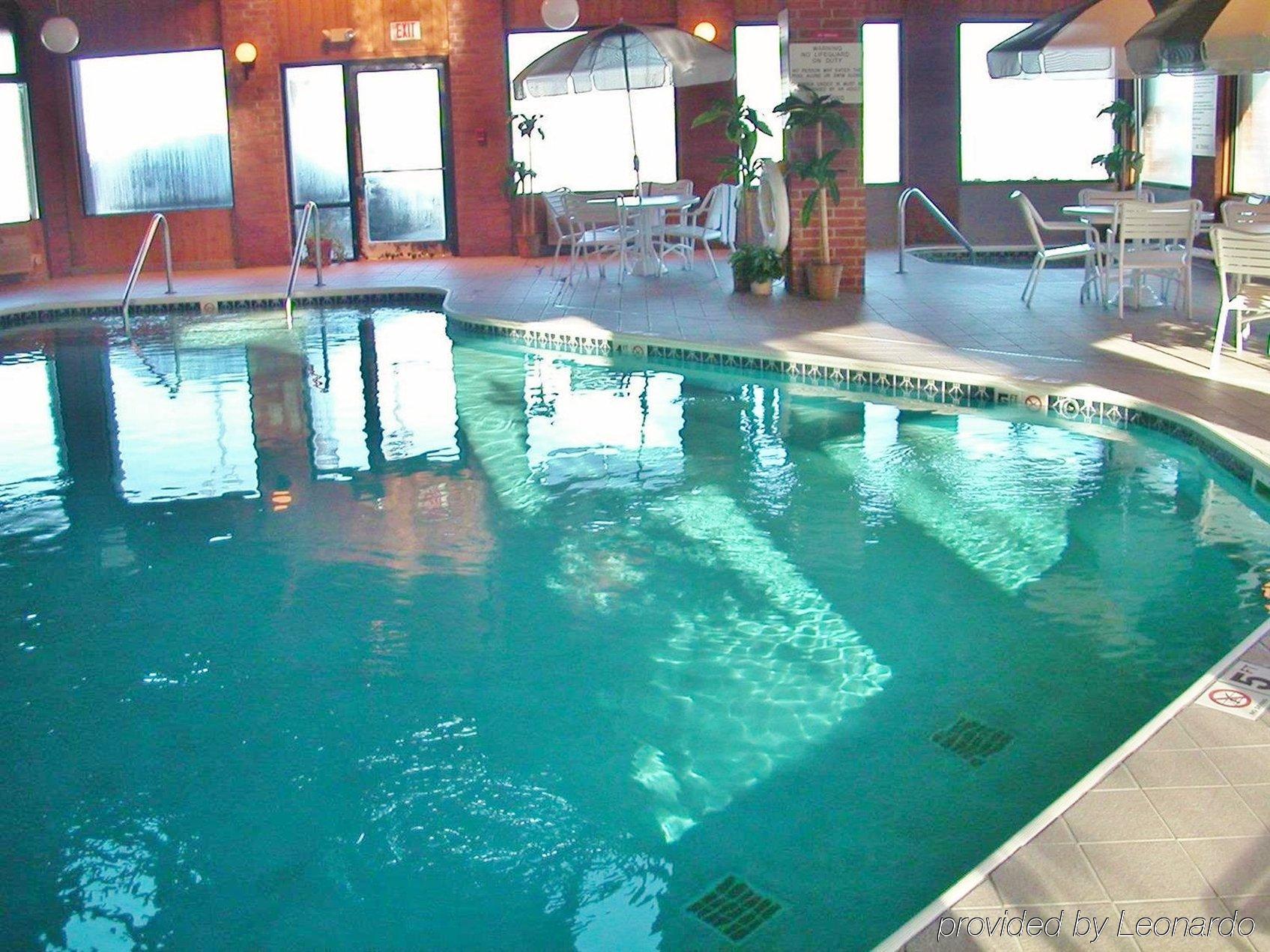 Lomira Inn And Suites المظهر الخارجي الصورة