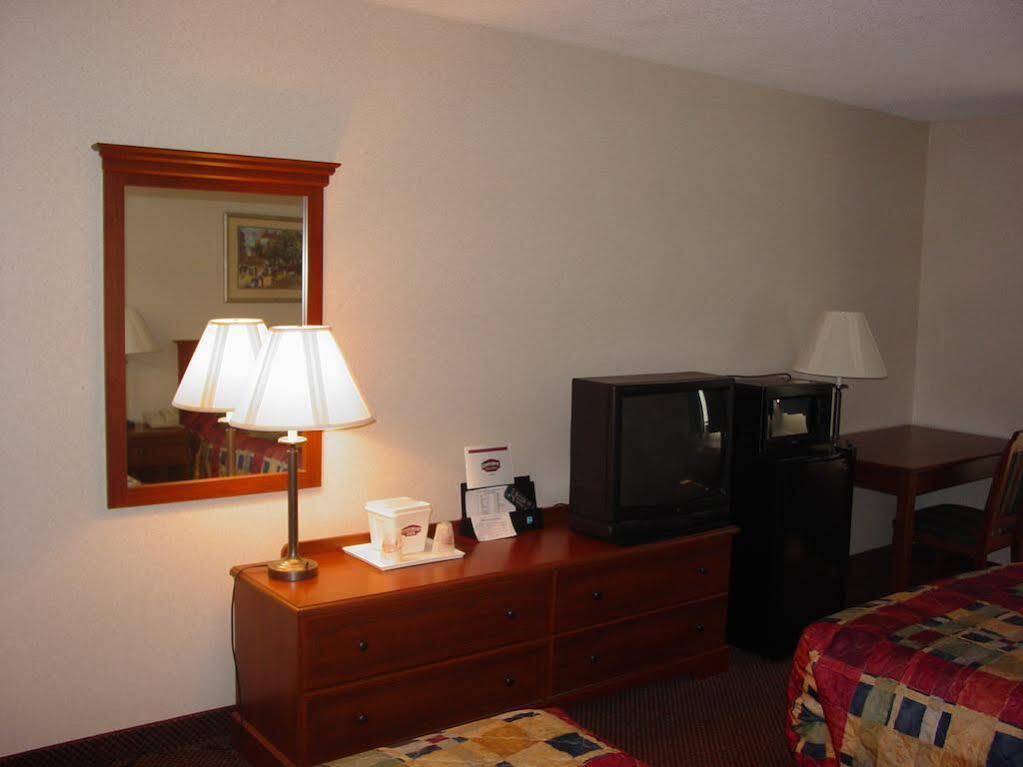 Lomira Inn And Suites المظهر الخارجي الصورة