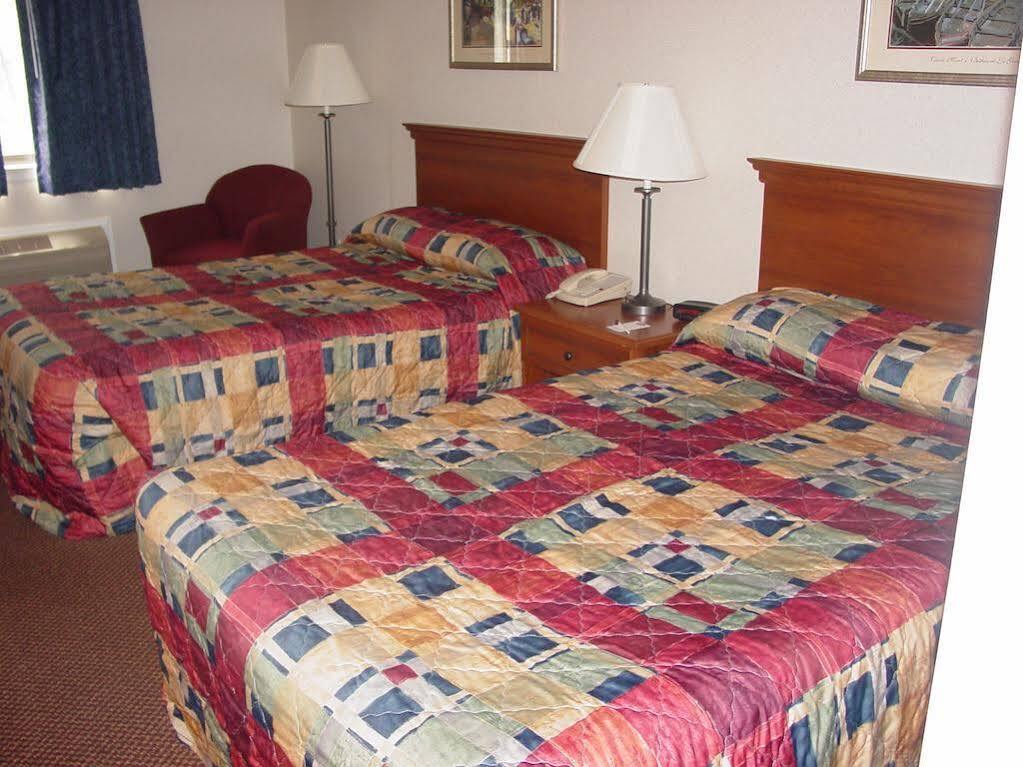 Lomira Inn And Suites المظهر الخارجي الصورة