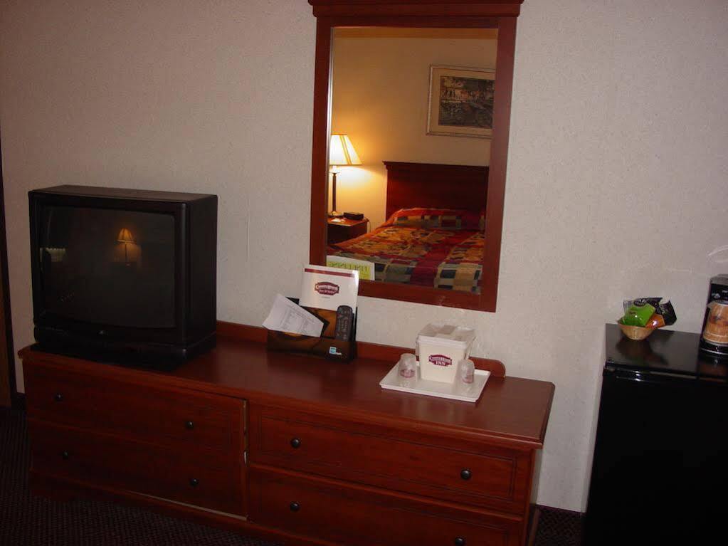 Lomira Inn And Suites المظهر الخارجي الصورة